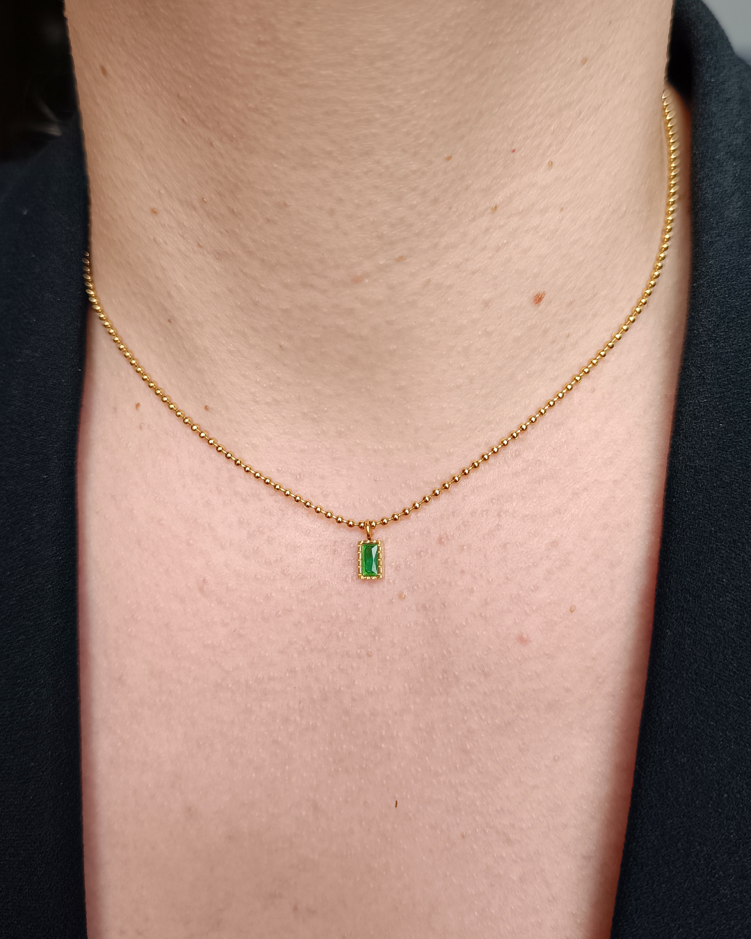 colier Anastasia placat cu aur 18K cu pandantiv din zirconiu verde