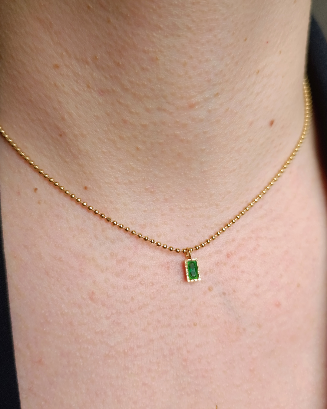 colier Anastasia placat cu aur 18K cu pandantiv din zirconiu verde