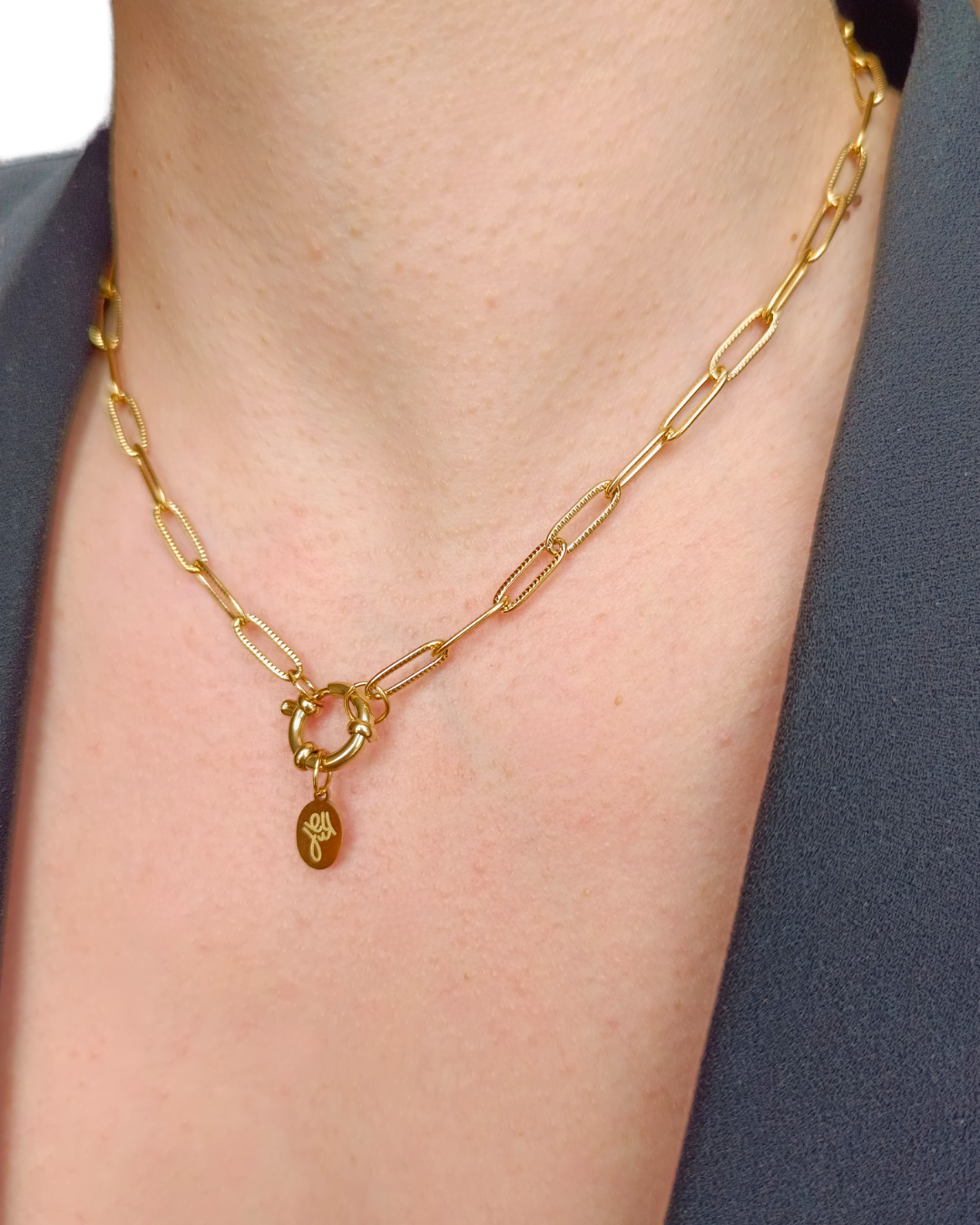 colier Cleo minimalist placat cu aur 18K, cu charm oval