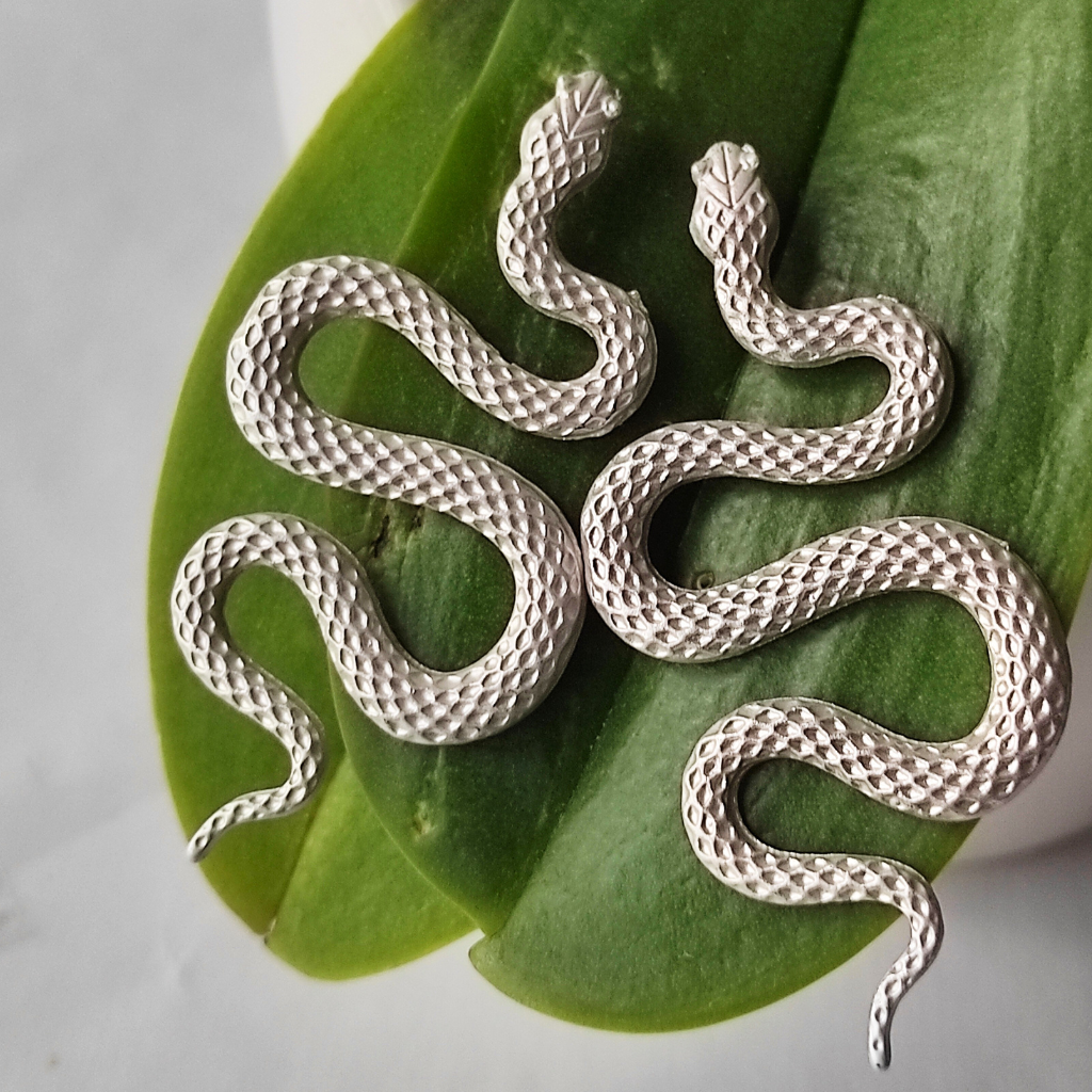 cercei SNAKES - cercei șarpe, argintii, texturați