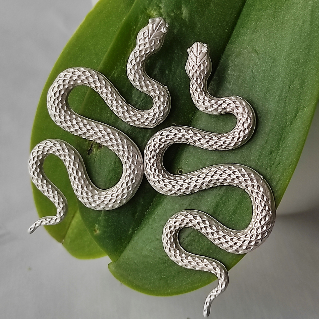 cercei SNAKES - cercei șarpe, argintii, texturați