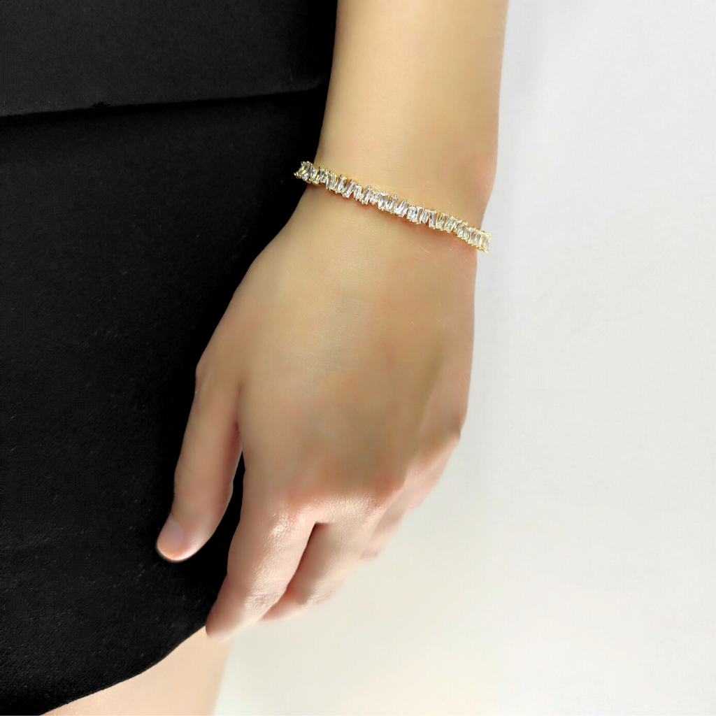 brățară GOLDEN QUEEN placată cu aur 18K și strasuri zirconia albe , brățară subțire reglabilă, brățară GOLDEN QUEEN placată cu aur 18K și strasuri zirconia albe, bratara fara inchizatoare, bratara reglabila placata cu aur, bratari ltm, bijuterii ltm, ltmshop