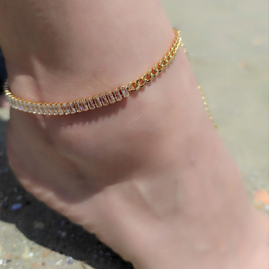 brățară de picior PEERLESS placată cu aur 18k și strasuri zirconia