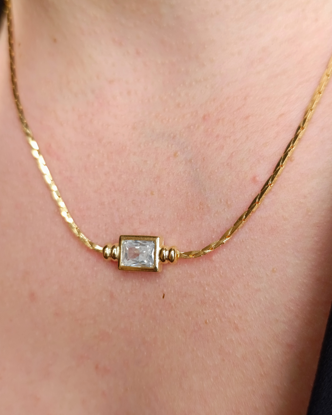 colier Odyssey placat cu aur 18K, pandantiv cristal dreptunghiular