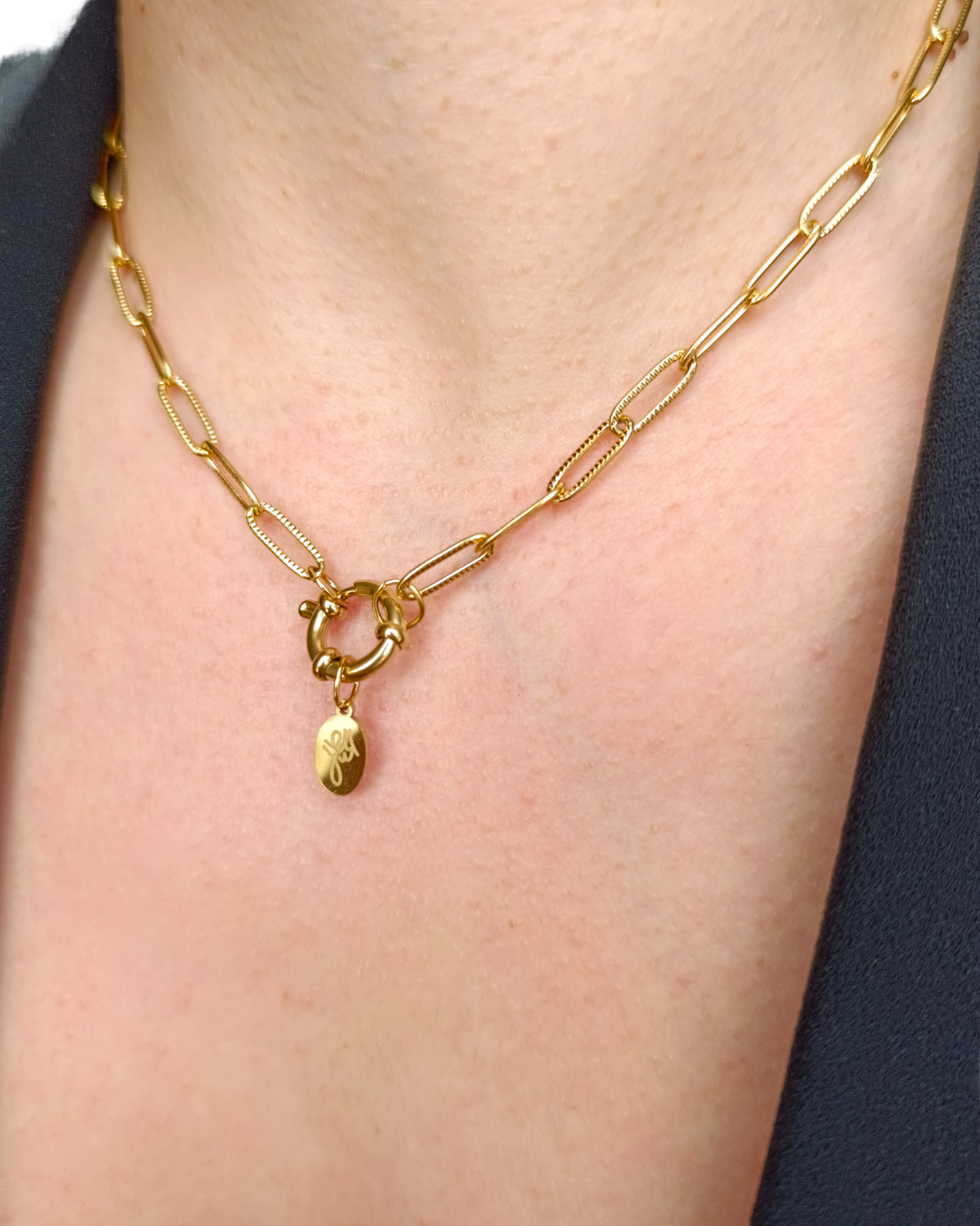 colier Cleo minimalist placat cu aur 18K, cu charm oval