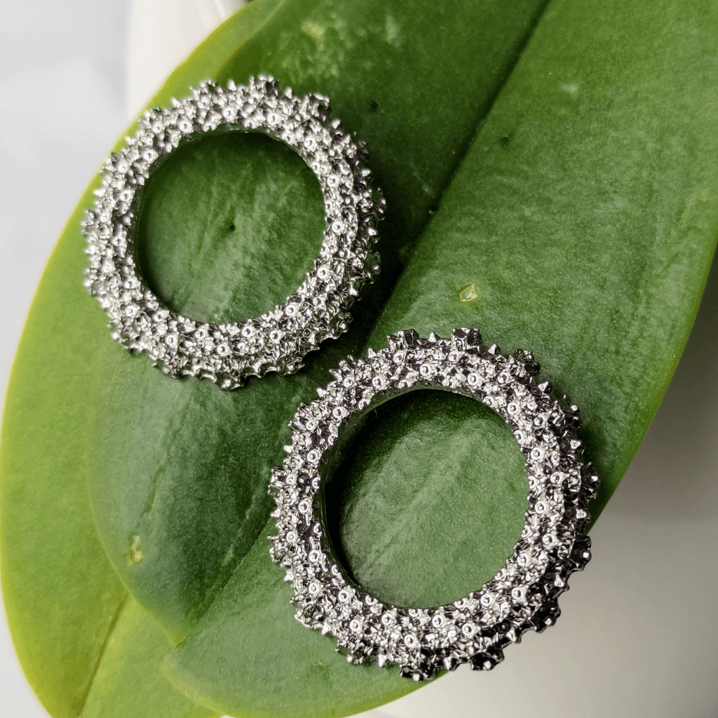 cercei SHINING WORLD - cercei argintii, rotunzi, texturați - Earrings