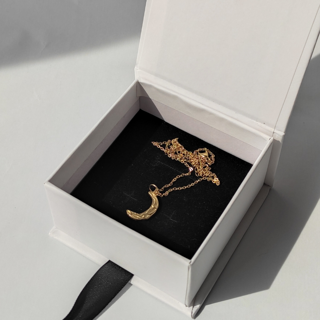 colier TO THE MOON AND BACK - colier placat cu aur 18K și pandantiv semilună