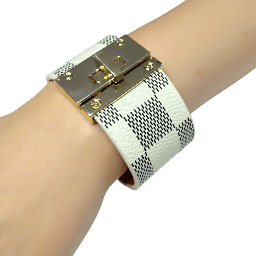 brățară IRREPLACEABLE din piele PU alba, bratara cu inchizatoare metalica, bratara din piele neagra, bratara rock, bratara lata, bratari ltm, bijuterii ltm, ltmshop